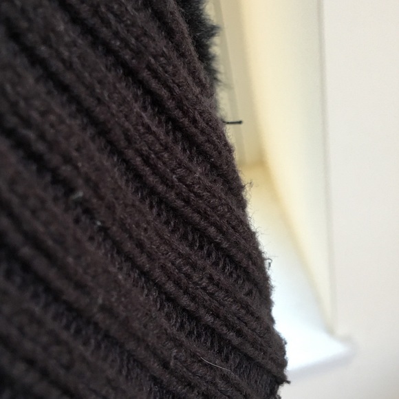 Cozy The Limited faux fur & suede reversible vest! - Picture 11 of 11